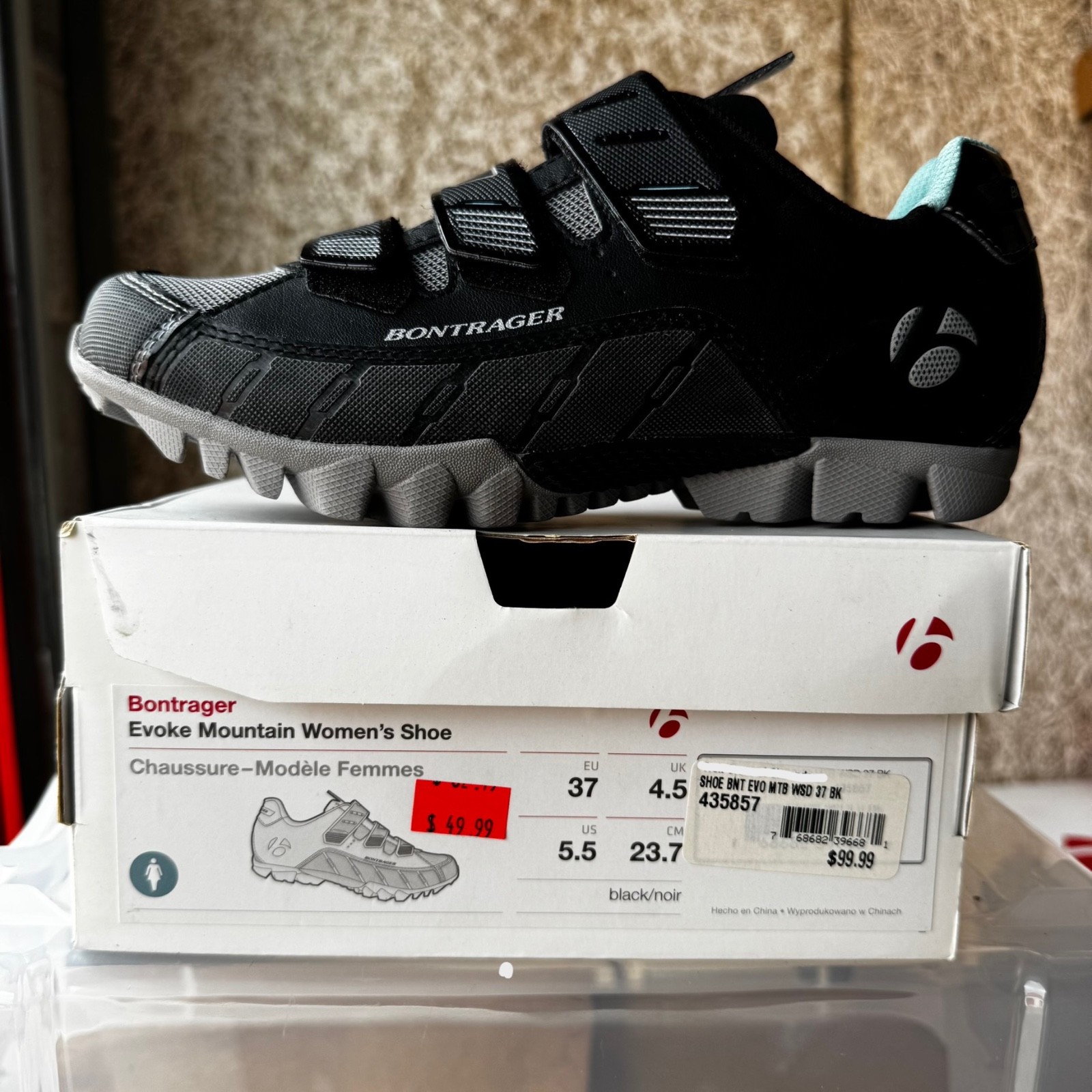 Shoes: Brand-new