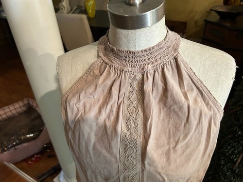 Top smanicato Red Haute Medium Beige. cravatte in vita. collo alto.buco della serratura nella parte posteriore - Foto 2 di 6