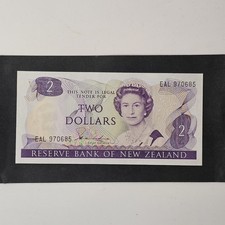 New Zealand 2 Dollars 1981-85 Hardie Banknote, Pfx EAL, P-170a UNC (Lot #2360)