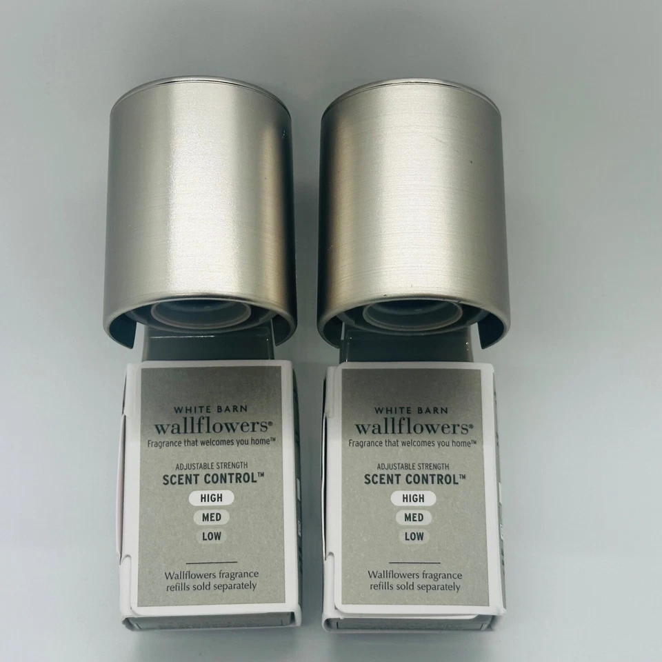 2 enchufes de fragancia Bath & Body Works plateados metálicos para control de aromas Foto 3 de 4