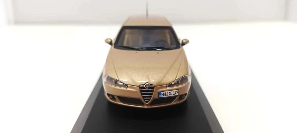 Alfa Romeo 147 Restyling 2 Serie 2005 Gold Luci Di Amalfi Minichamps 1:43 Box - Immagine 3 di 4