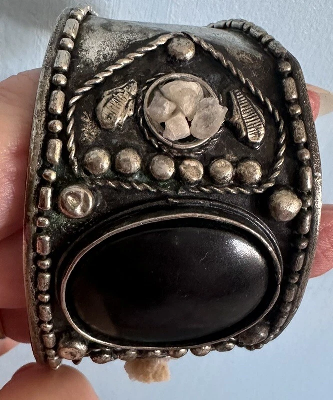 "Brazalete brazalete de cobre chapado en plata diseño de mosca en el lateral cuarzo e imitación ónix 2"" de ancho" Foto 2 de 4