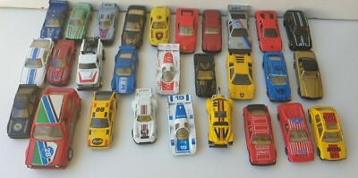 GROS LOT VOITURES Miniatures Majorette EUR 45,00 - FR