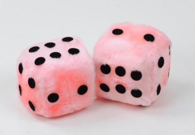 Vier Würfel Fuzzy Dice pink rosa Innenraum Innenspiegel Anhänger Mädelsabend