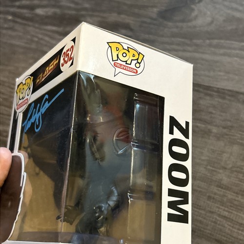 Teddy Sears SIGNED Zoom The  Flash Funko Pop W/ Flawed Box - Picture 12 of 15