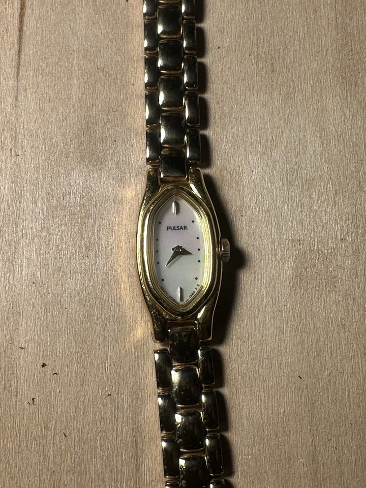 Pulsar V220-6380 Ladies Vintage Gold Tone Quartz Watch - image 4 of 4