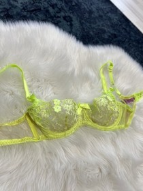 Lot 2 Agent Provocateur Beige Flowers &ndash; Size S 32c / Neon Green S 32C
