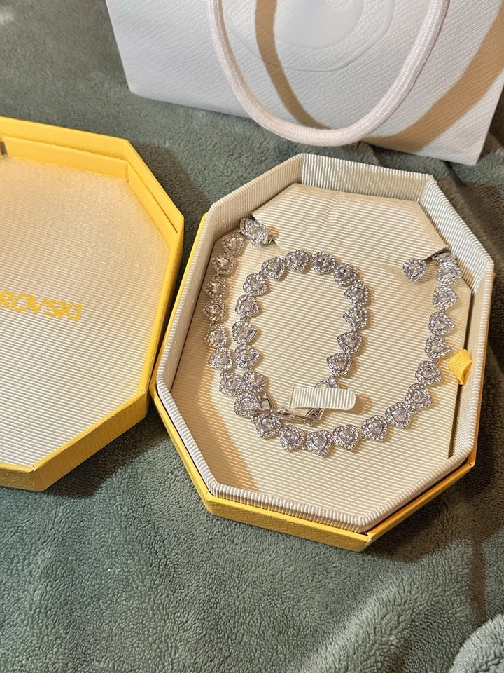 Set De Collar De Swarovski Brazalete Pendientes En Forma De Corazón Nueva Foto 3 de 4