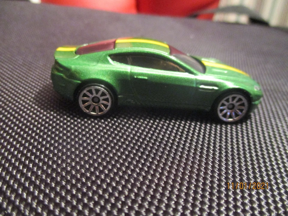 HOT WHEELS 2021 Exotics ASTON MARTIN V8 VANTAGE No Packaging — 第 4/4 张图片