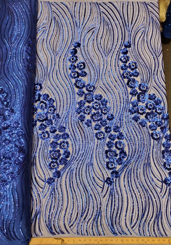 Tela de lentejuelas azul real floral bordado en malla graduación "lujo ondulado"  Foto 3 de 4