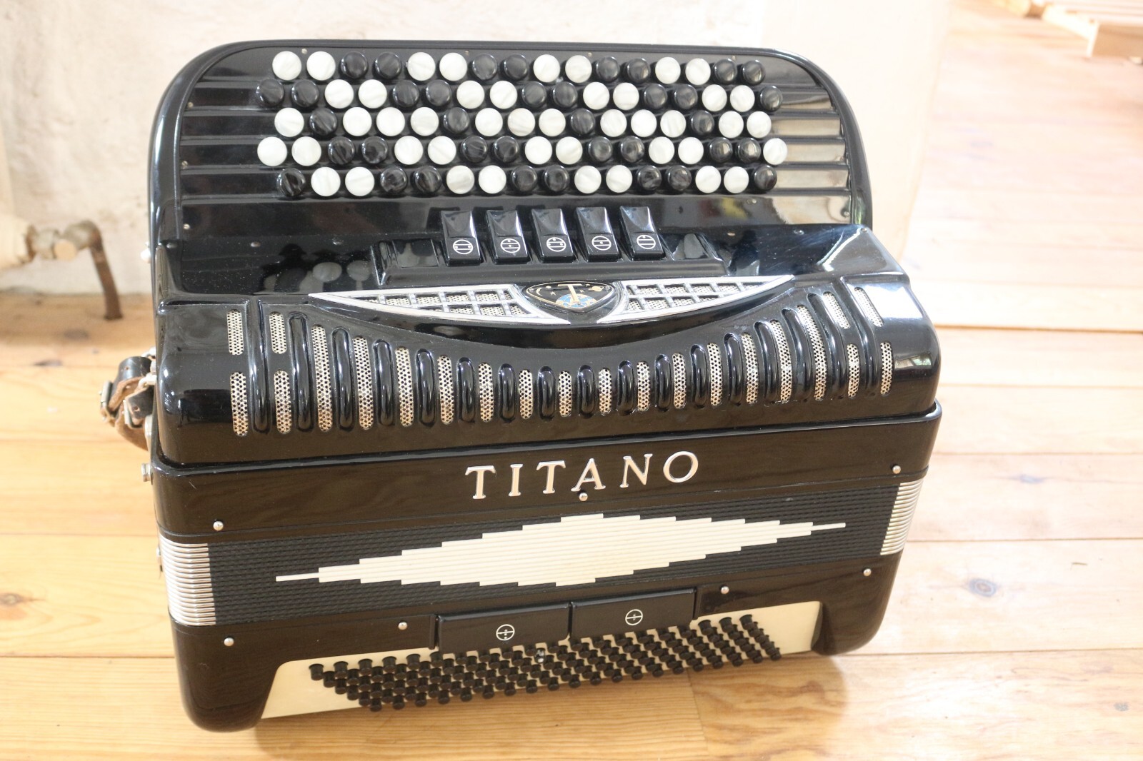 Accordéon Akkordeon Accordion TITANO / VICTORIA 3 voix LMM video demo