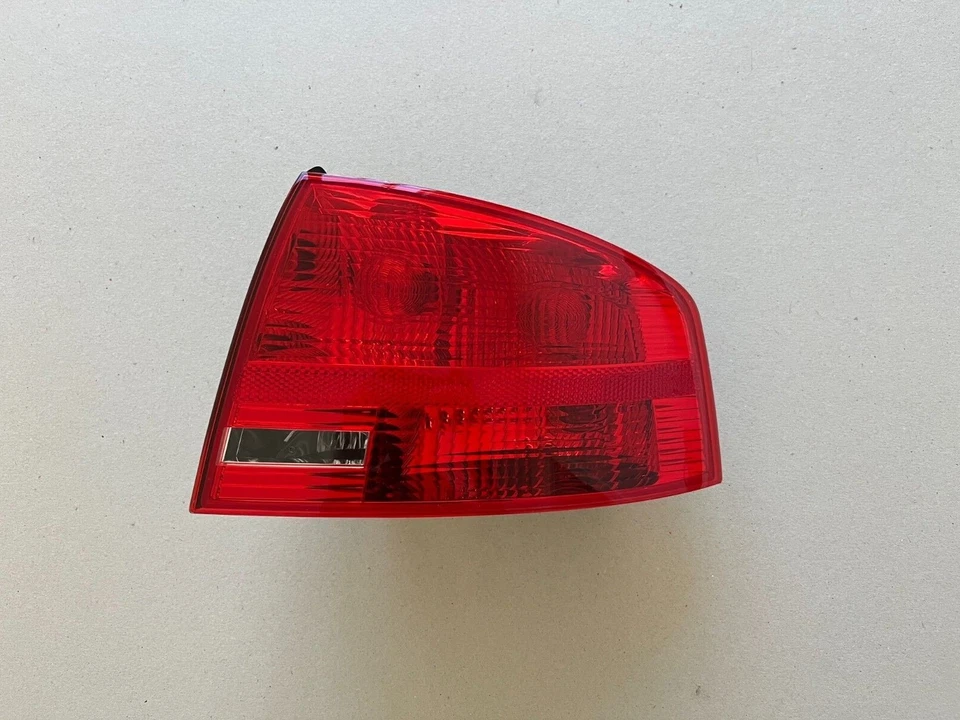 HELLA - NUEVO EN CAJA - LUZ TRASERA DERECHA DEL LADO DEL PASAJERO AUDI A4 B7 2007 Foto 2 de 4