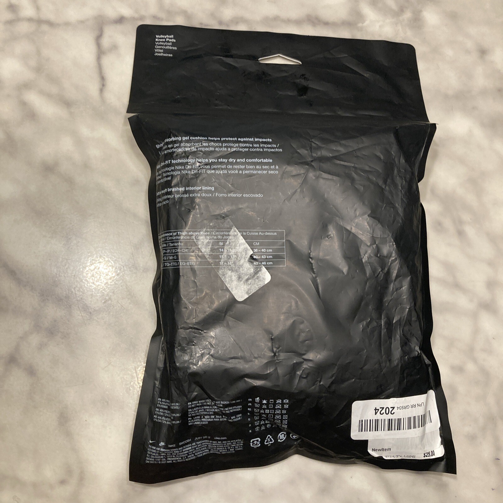 NIP Nike Essential Volleyball Knee Pads BLACK MEDIUM LARGE Free