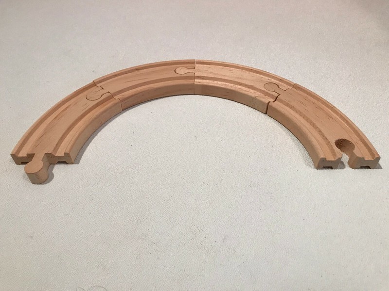 NEW SMALL CURVED WOOD TRACK - COMPATIBLE WITH THOMAS TRAINS - LOT OF 4 PIECES