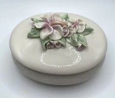 Vtg. Trinket Box Applied Lilies Hawaii Sandwich Isles 1984 White/Pink  Pretty!