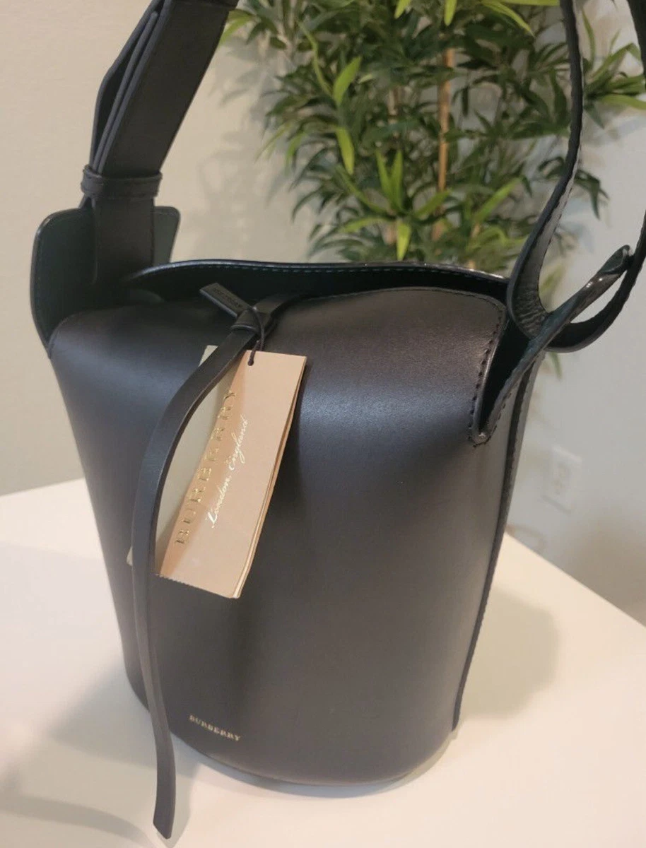Burberry the medium leather bucket best sale bag