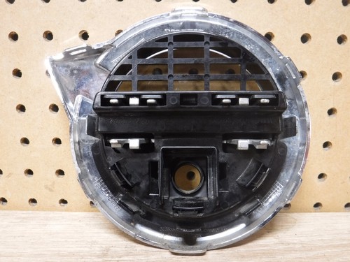 Volvo XC90 2016-2020 emblema de parrilla delantera con orificio para cámara OEM 31425021 - Imagen 2 de 4
