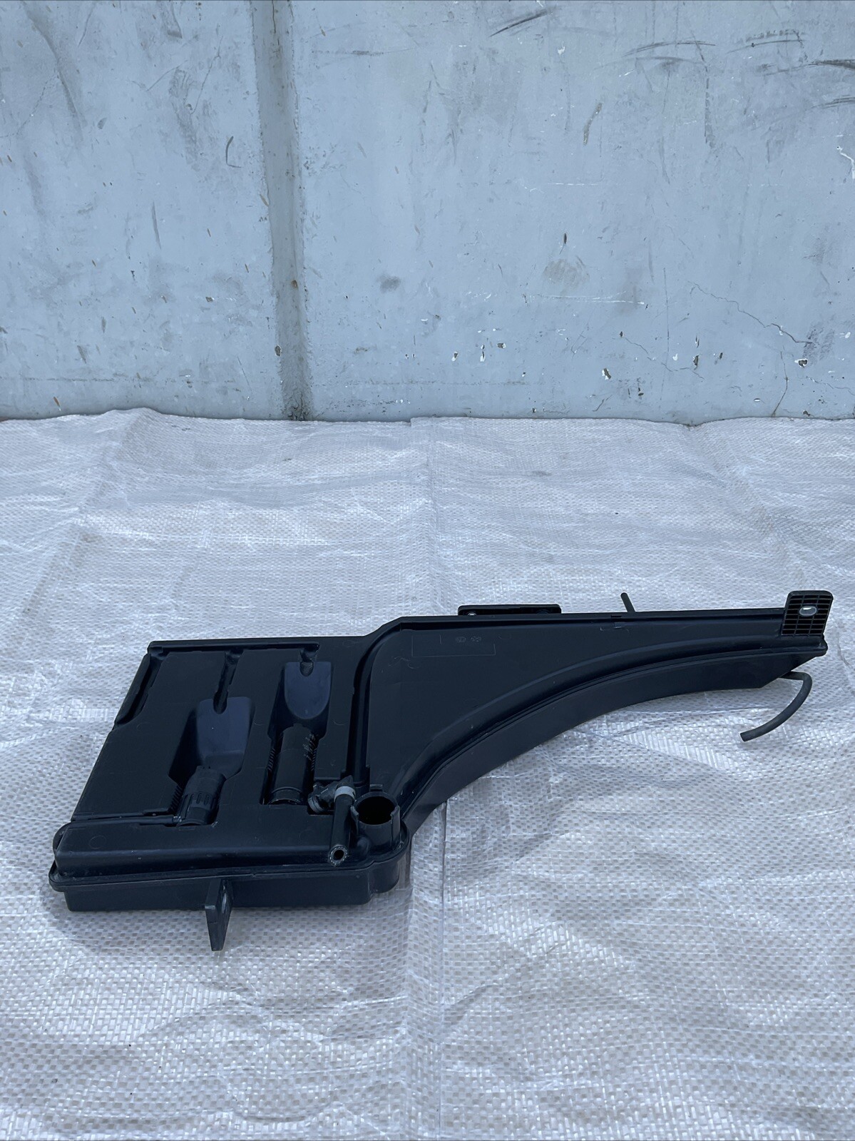 14-22 Maserati Quattroporte Headlight Windshield  Bottle Tank 670001648 OEM 26K