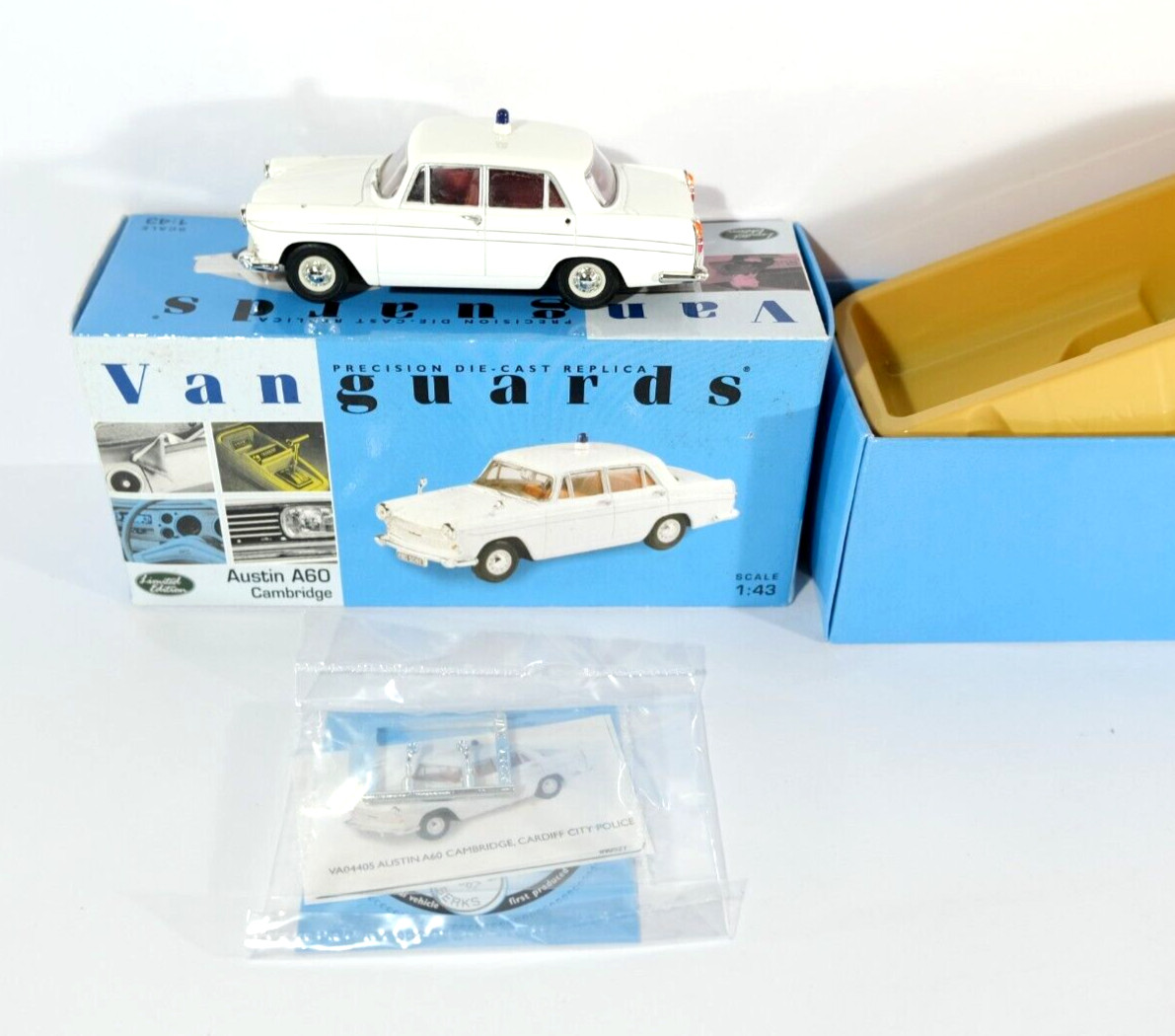 Vanguards 1/43 VA04405 Austin A60 Cambridge Cardiff City Police Diecast Car N2