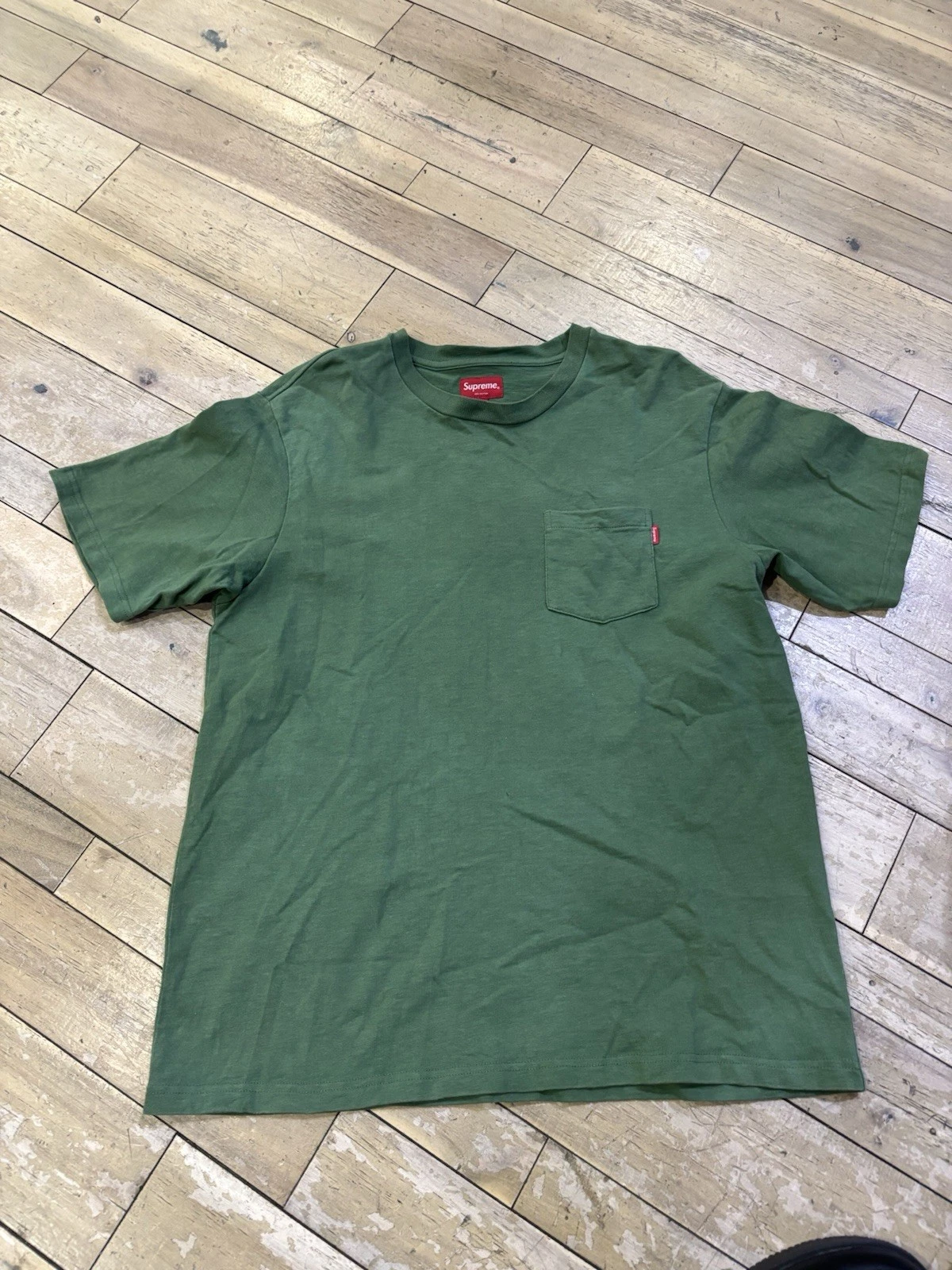 Taille L   Tee shirt vert suprême blanc poche