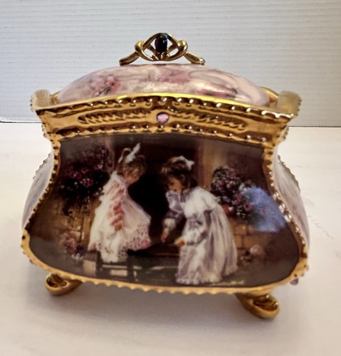 My Sister My Friend Porcelain Heirloom Music Box By Sandra Kuck Shared Memories - Picture 4 of 12