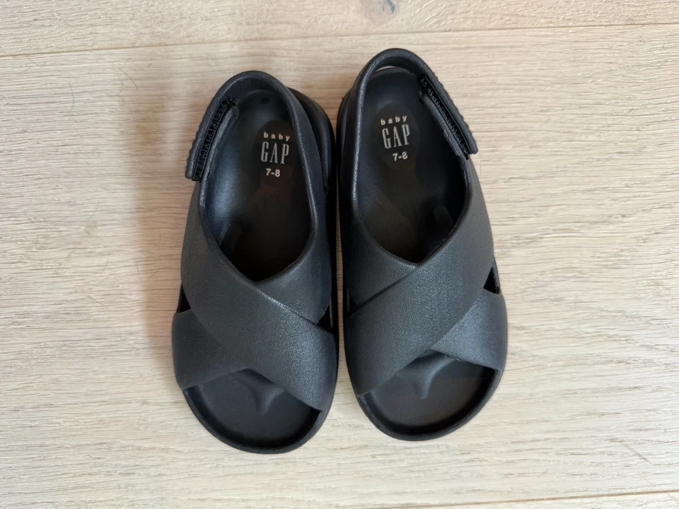 Baby Gap Sandals 7-8 - Image 2 of 3