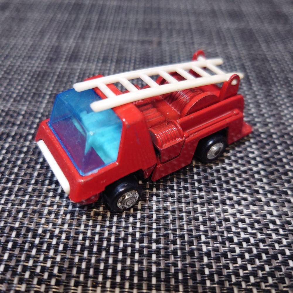 Mini Hong Kong Fire Truck Toy Car Play Art Collectible #PC8MM3