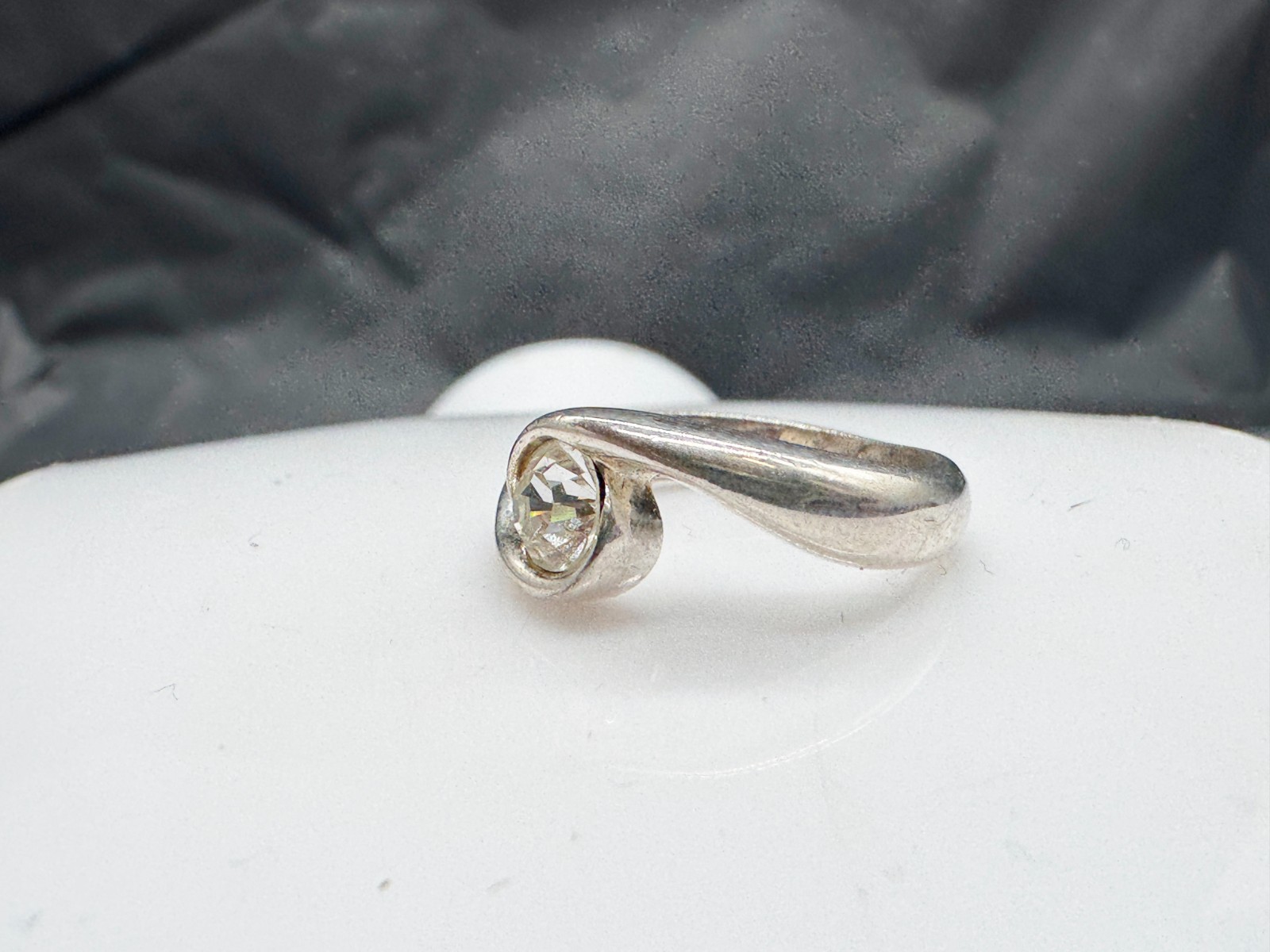 VINTAGE SOLID SILVER BRIGHT GEM SET CROSS OVER  L… - image 3