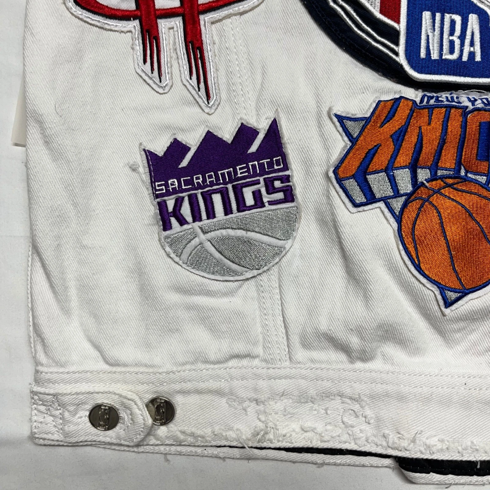 Heritage America UNK NBA Denim Vest Mens M White Distressed All Over Patches NWT - product detail image 12