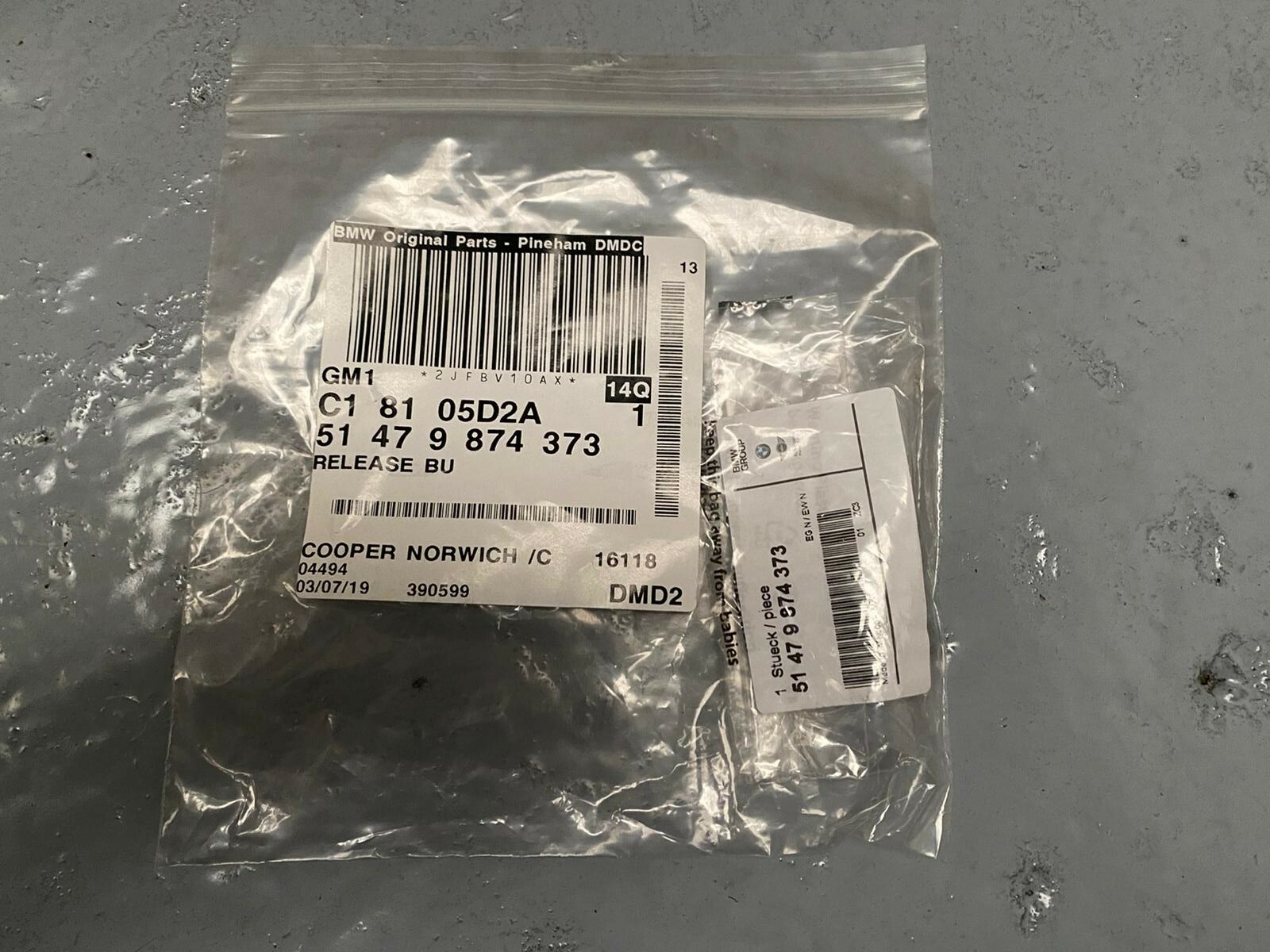 BMW X7 G07 Luggage Compartment Roller Cover Lock 51479874373 GENUINE