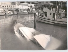 CRUISER BOAT 'Sunbar' Sadly Sunk at Dock FUNNY Vintage 1971 Press Photo