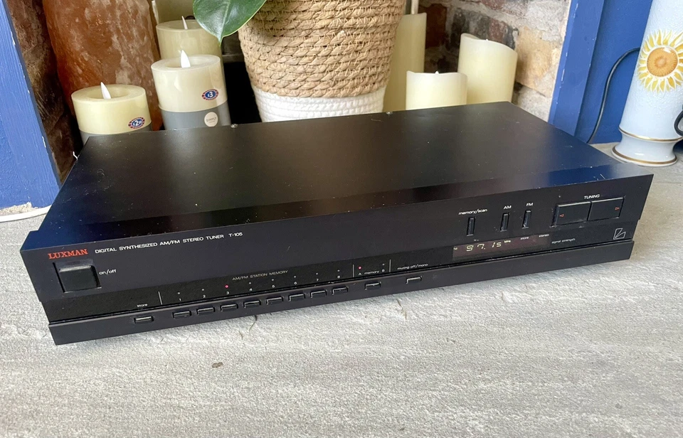 Sintonizador AM/FM sintetizado digitalmente Luxman T-105 de colección de los años 80 GWO Foto 3 de 4