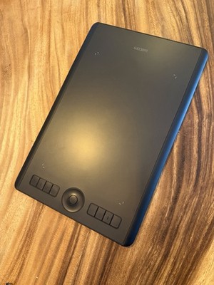 Wacom Intuos Pro M PTH-660 Grafiktablett inkl. Pro Pen 2 + Kabel / sehr guter Zu