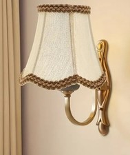 Sehr hübscher kleiner Clip on goldfarbener Lampenschirm ideal für kleine Lampe/Wandleuchte