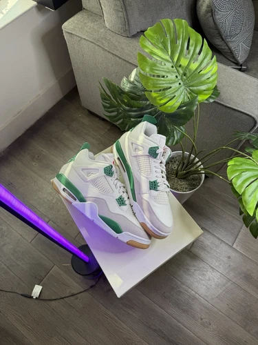 Jordan 4 Pine Green