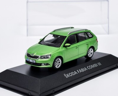 Skoda Fabia III Combi (2015) grün + Plexiglasbox DeA 1:43