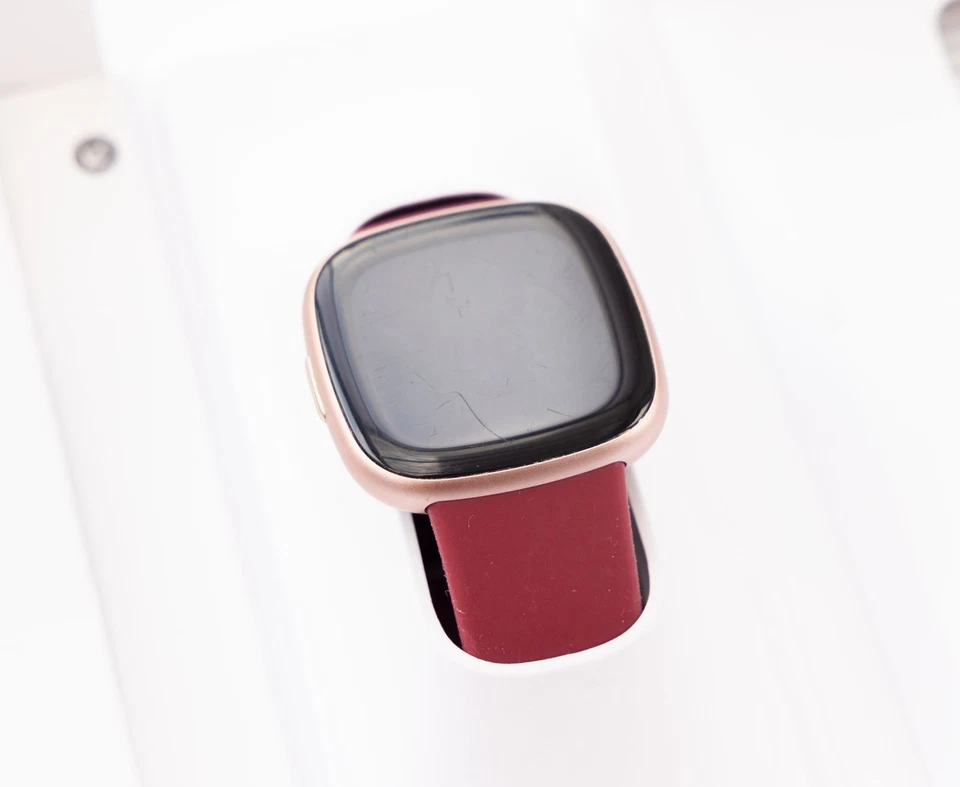 Google Fitbit Versa 4, Foto 4 von 5