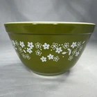 Vintage Pyrex 750ml Spring Blossom Crazy Daisy Green Round Mixing Bowl 401 NICE!