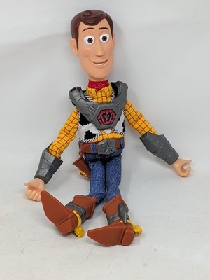 TOY STORY WOODY BATTLESAURS SPRECHENDE FIGUR THINKWAY TOYS RÜSTUNG DISNEY PIXAR