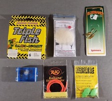 MIXED LOT OF FLY FISHING ACCESSORIES INDICATO...