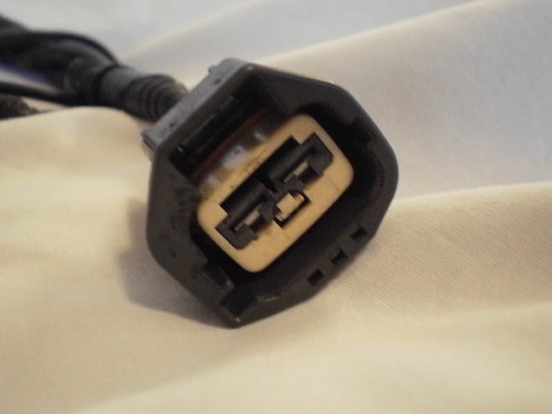 Cadillac / Caddy Plug w/ Wire - Picture 2 of 8
