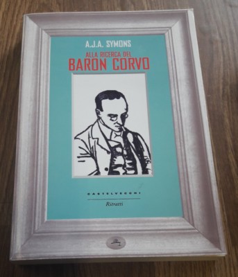 SUCHE NACH DEM RABENBARON SYMONS A.J.A. CASTELVECCHI 2015 PORTRAIT