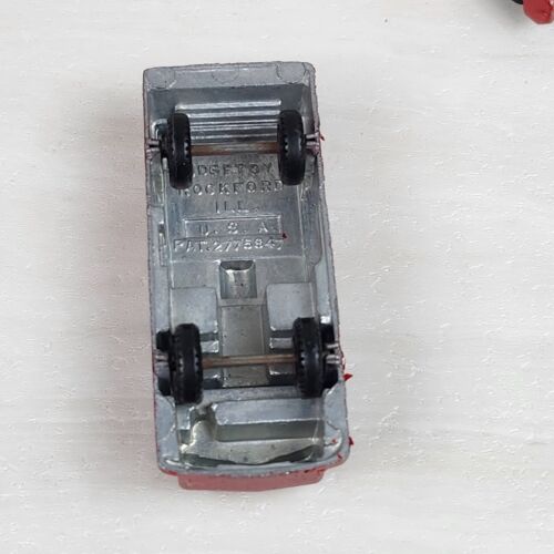 VINTAGE MIDGE TOY 2.5" RED DIE-CAST FIRE ENGINE & CARS - LOT OF 3 - Picture 4 of 7