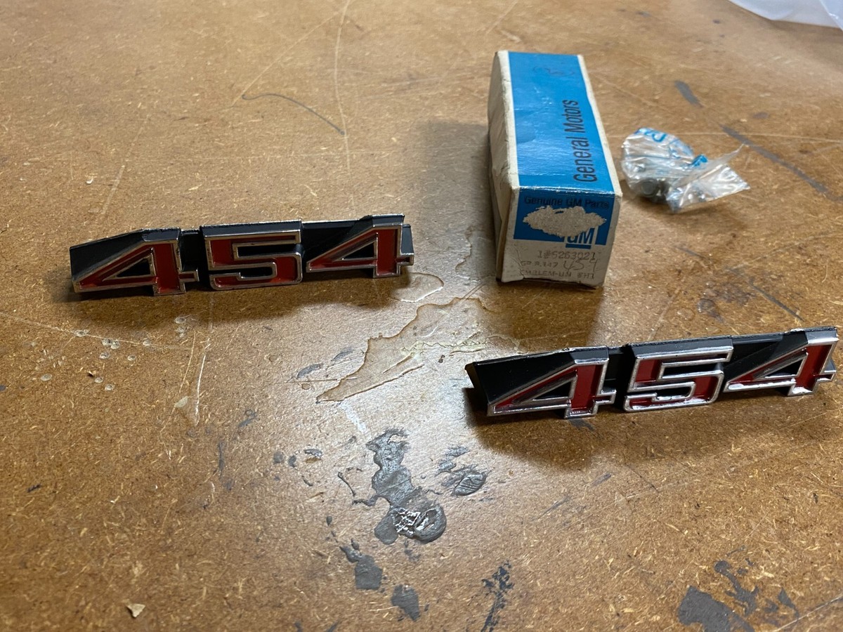 NOS GM OEM 1972 CAPRICE 454 FRONT FENDER EMBLEMS LH & RH 6263021