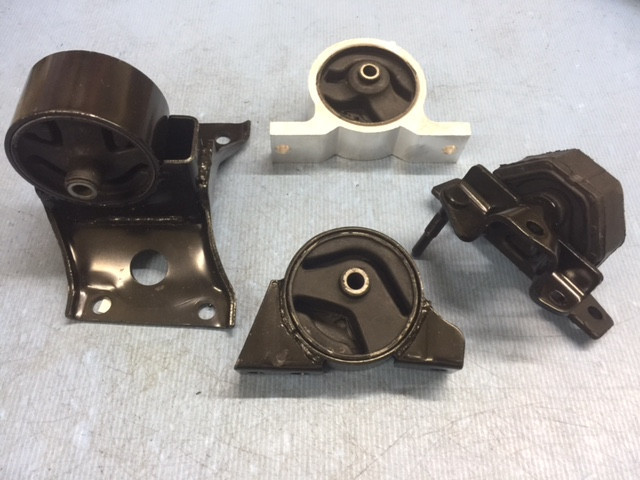 07-12 for Nissan Sentra 2.5L for Manual. Engine & Trans Mount 4PCS. w/ Bracket