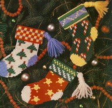 ORNAMENTAL STOCKINGS 6 DESIGNS CHRISTMAS PLASTIC CANVAS PATTERN INSTRUCTIONS