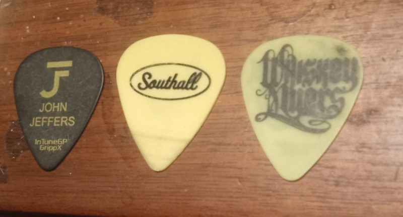 whiskey myers guitar pick setlist stage used black crowes 2026