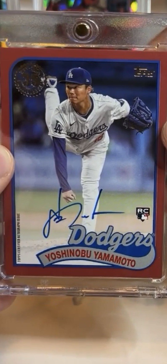 2024 Topps Update Series 1989 Topps Auto Yoshinobu Yamamoto #89AU-YY Red /25 RC