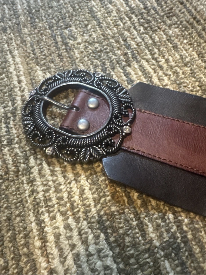 Cinturón de cuero Miss Me para mujer marrón negro pulido plateado herrajes logotipo (2s) Foto 2 de 4