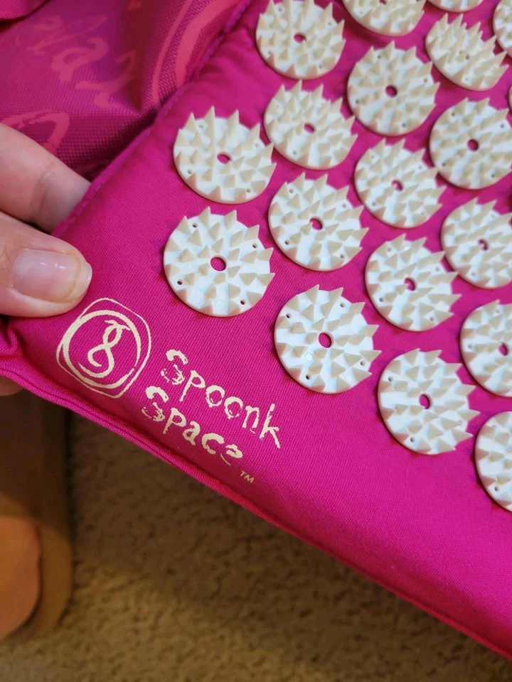 Spoonk Space Acupresión Masaje Mat Alivia Tensión/Dolor 1 Lg Mat 27.5”x16.5” Foto 2 de 4